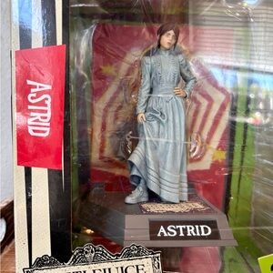 Beetlejuice Collectible Figurine, “Astrid,” Limited Ed 4,250 PCs,NIB *box damage